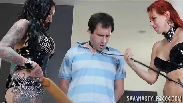 Savana Styles ve Jenevieve Hexxx'in bağlanmış sikiş sahnesi