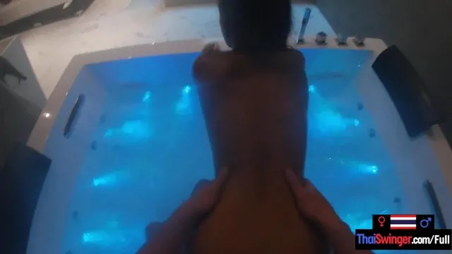 Asyalı kızın büyük kalça ve sert sikiş sahnesi