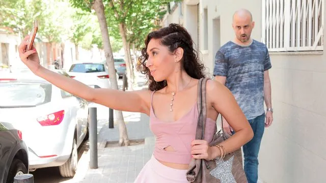 Melody Petite'in genç ve çekici seks sahnesi ve sakso deneyimi