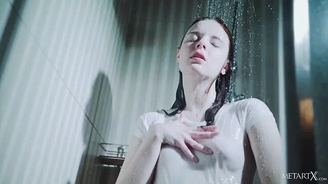 Sienna'nın Mastürbasyon Anları ve Seks Sahnesi