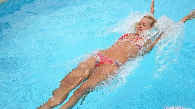 Sophie Moone'un hd ve mastürbasyon içeren sahnesi Seks Videosu