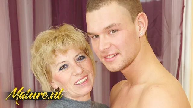 Üvey Fantezi ve Sarışın Kızın Sert Seks ve Anal Sahnesi