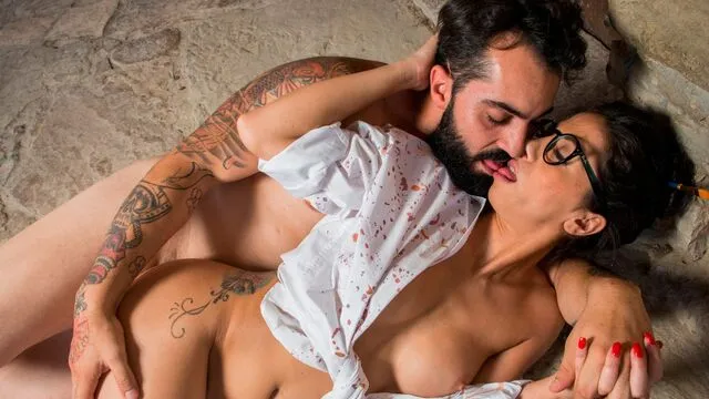 Julia De Lucia'nın Tutkulu Sikiş ve Porno Anları