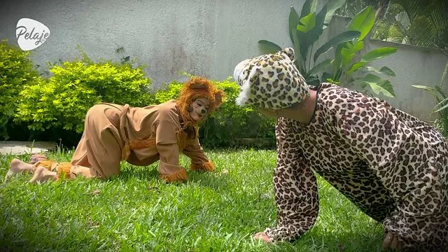 Lioness'in çılgın açık hava lezbiyen seks sahnesi