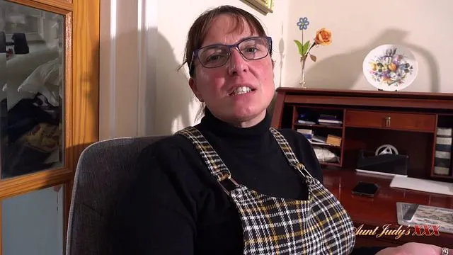 Tonya'nın büyük göğüsleri ve kalçasıyla şehvetli sikişi