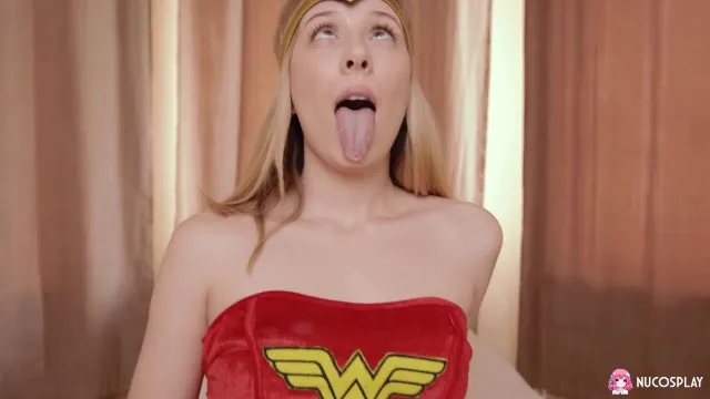Sarışın Genç Kızın Cosplay Mastürbasyonunda Seks