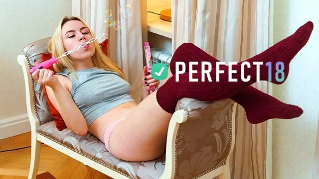 Lisa Nixon ve Bubbles ile Mutfakta Mastürbasyon ve Seks