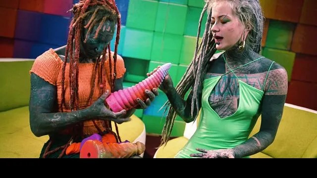 Anuskatzz ve Lily'nin Oyuncaklı Seks ve Porno