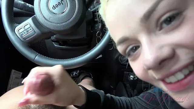 Elsa Jean ve Elsa'nın evde sakso ve sıvı boşalması Sikiş Sahnesi