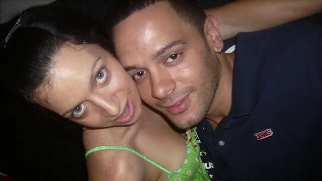 Uzun Bacaklı Juelz'in Anal Seks ve Porno İzlesi