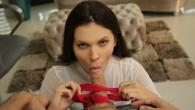 Verona Sky'nin Üvey Anne Anal Porno Sahnesi