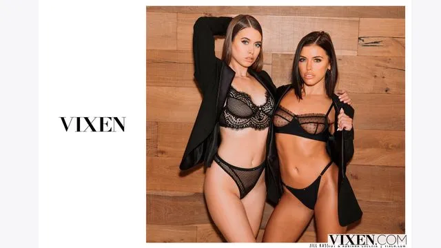 Adriana ve Jill'in Üçlü Sikişi