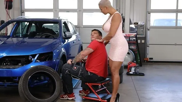 Tutkulu Chloe Lamour'un Anal Yalama Seks Aksiyonu